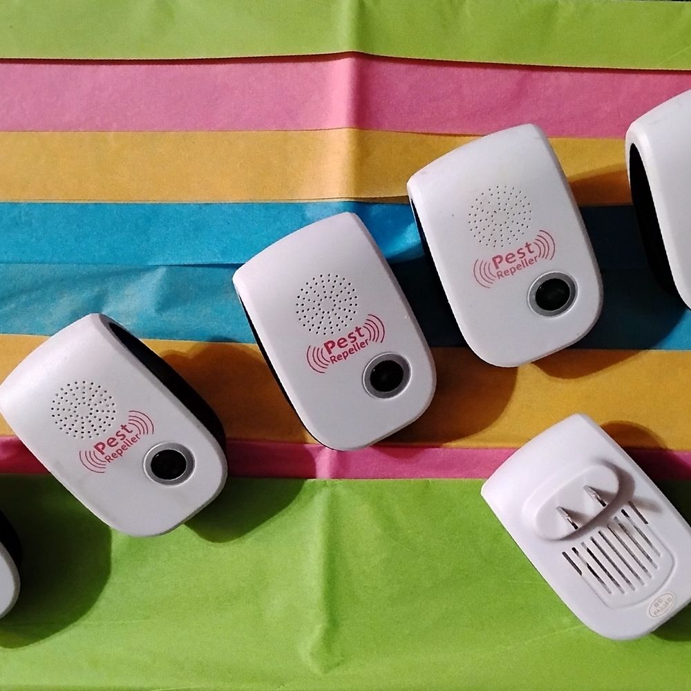 White Pest Repeller Device